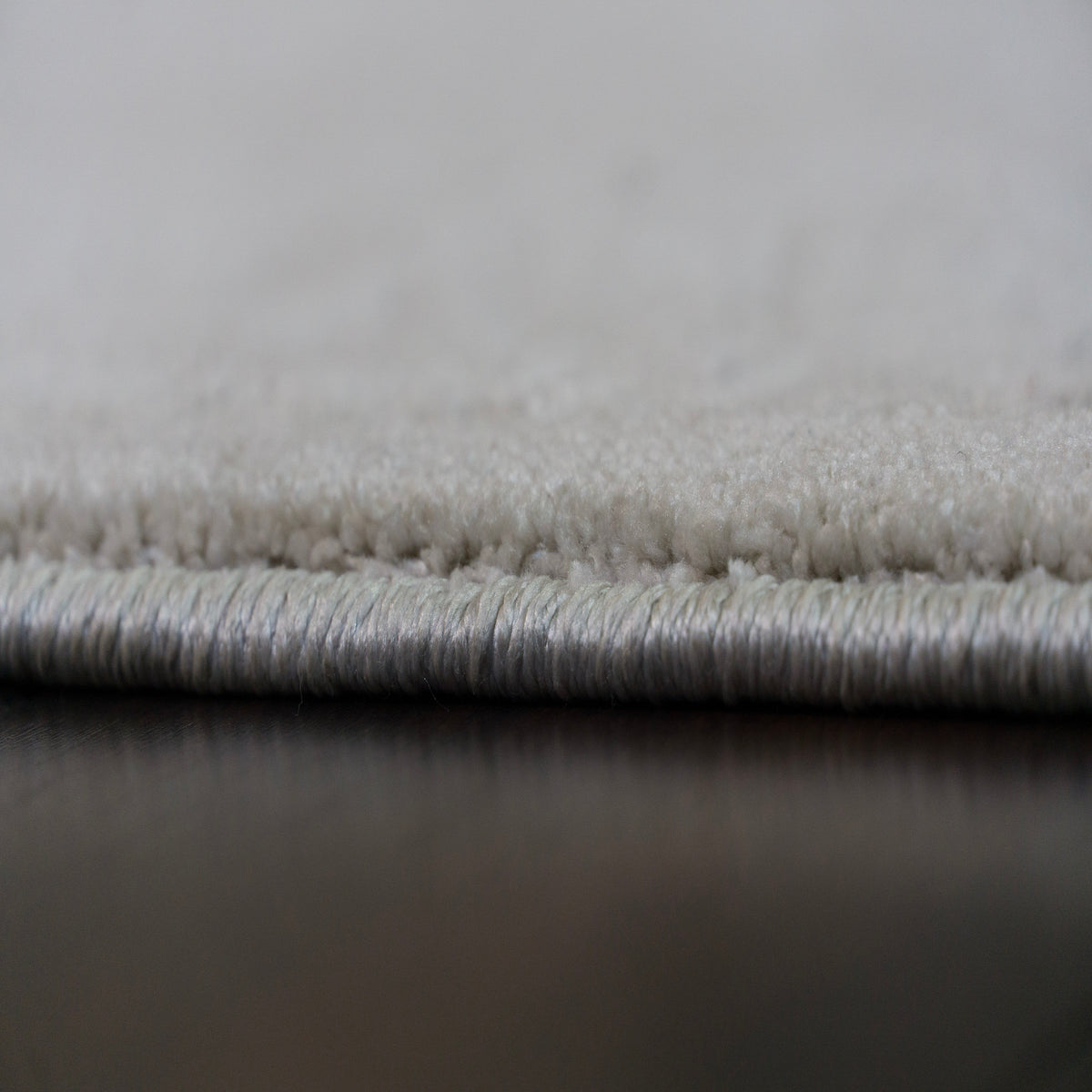 Hamilton 10605 Ivory/Grey rug – pile detail
