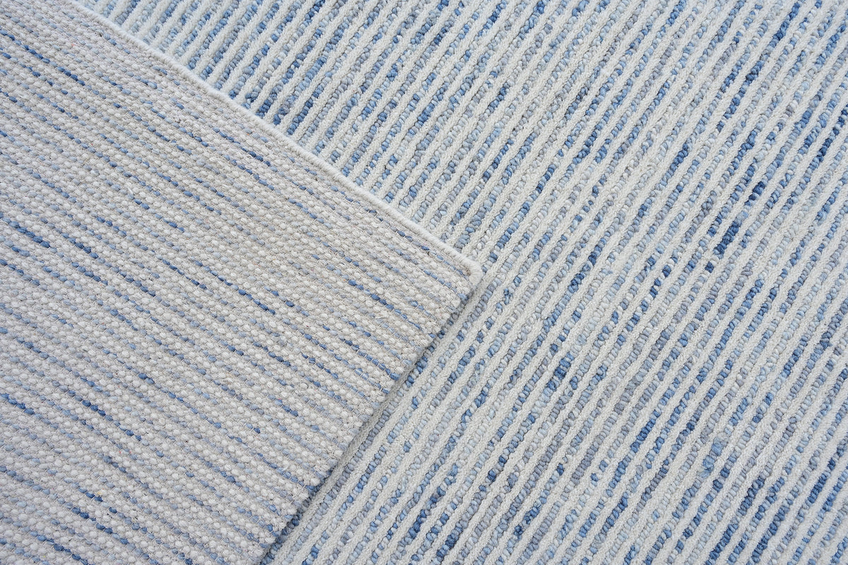 Jax 18990 Ivory/Denim rug – corner detail