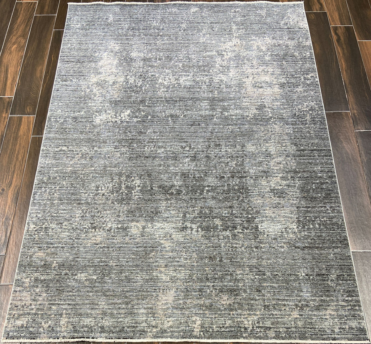 Kyra 13707 Grey/Navy rug – room scene