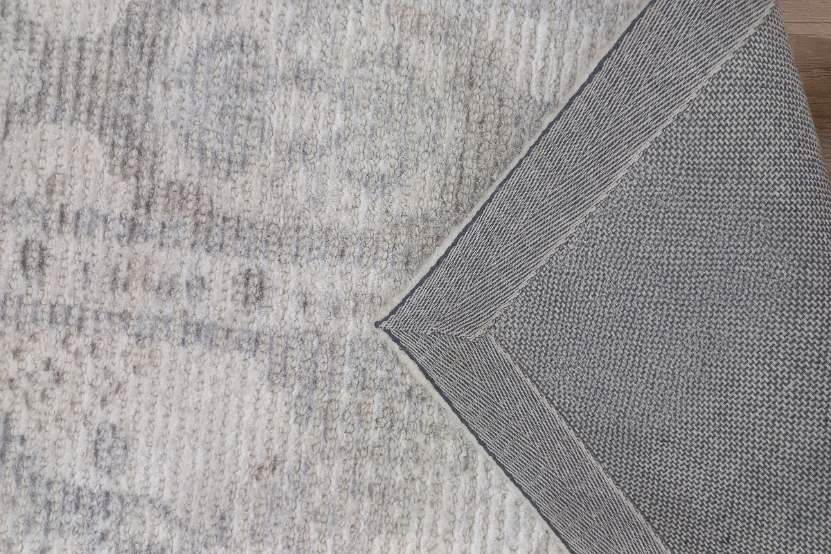 Stefano 15700 Ivory/Beige/Grey rug – corner detail