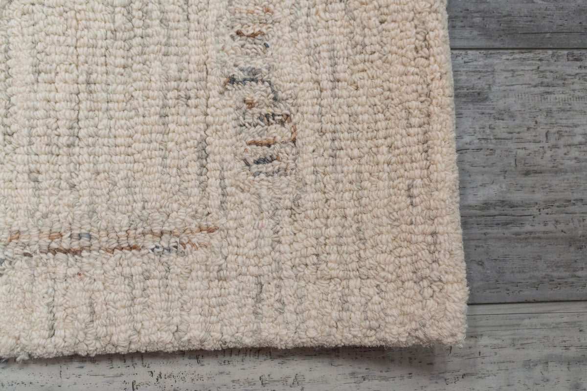 Teak 12800 Ivory/Multi rug – corner detail