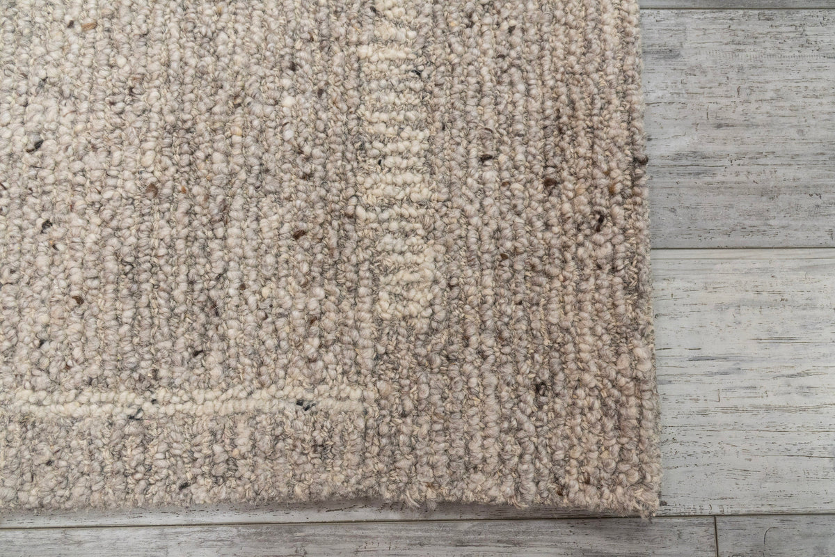 Teak 12800 Taupe rug – corner detail