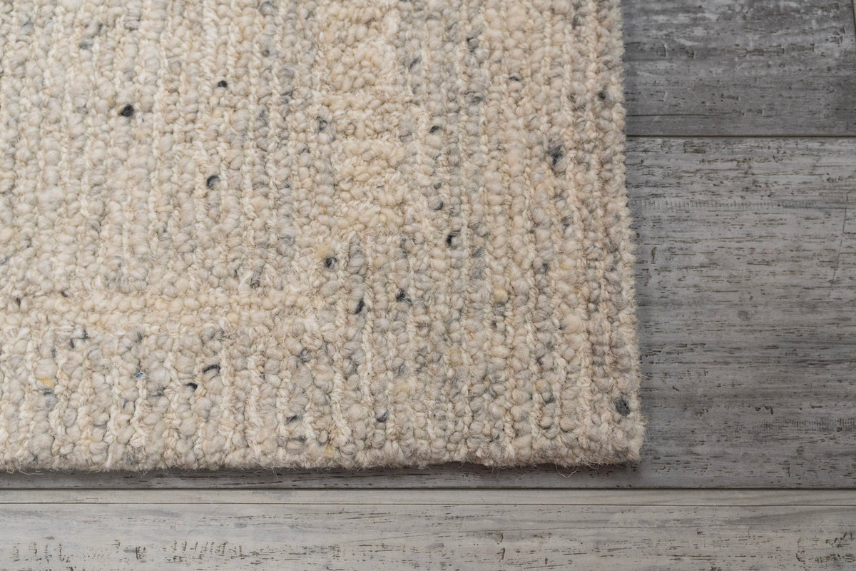 Teak 12800 Silver rug – corner detail